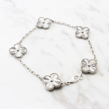 Load image into Gallery viewer, Premium Quality Clover Bracelet
